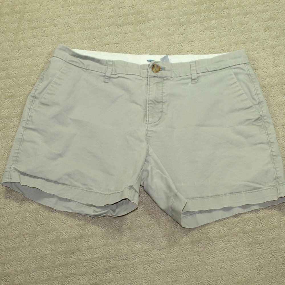 Old Navy Women's Light Green Flat Front Slash Pockets Chino Shorts Size 8